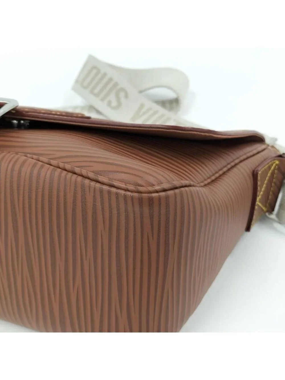 Louis Vuitton Montsouris XL Messengerbag Epi Brown